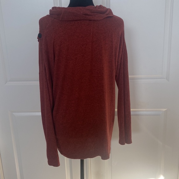 Retrology Fall Lagenlook Shabby Chic Asymmetrical Side Button Cowl Neck Fall Top - Picture 5 of 5